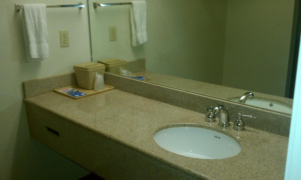 Scottish Inn And Suites ستافورد المظهر الخارجي الصورة